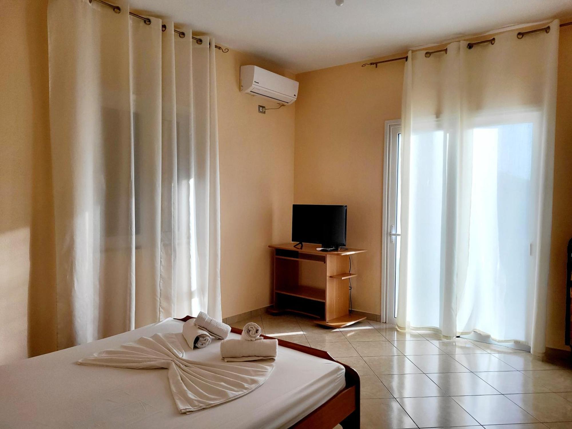 Vila Sulozeqi Apartman Saranda Kültér fotó